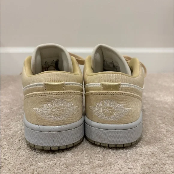 Jordan Air Sneakers in sand and White - Picture 7 of 9